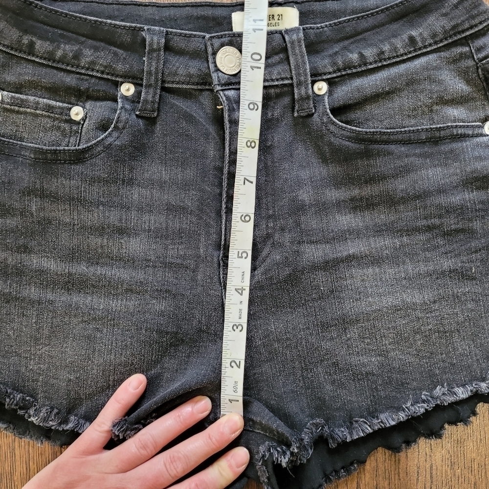 Forever 21 Black Raw Hem High Rise Jean Shorts Size Women's 28 - Picture 4 of 7